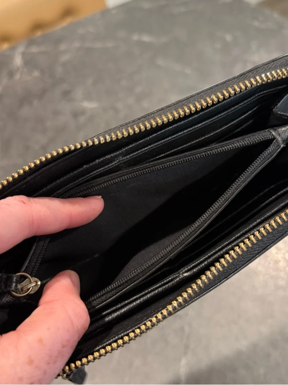 Fossil Zip Around black leather wallet vintage